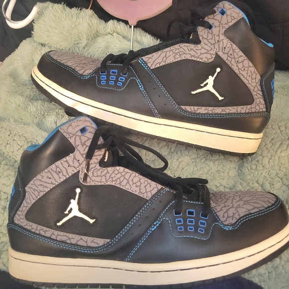 Jordan Men's Black and Blue Sneakers - Picture 3 of 10